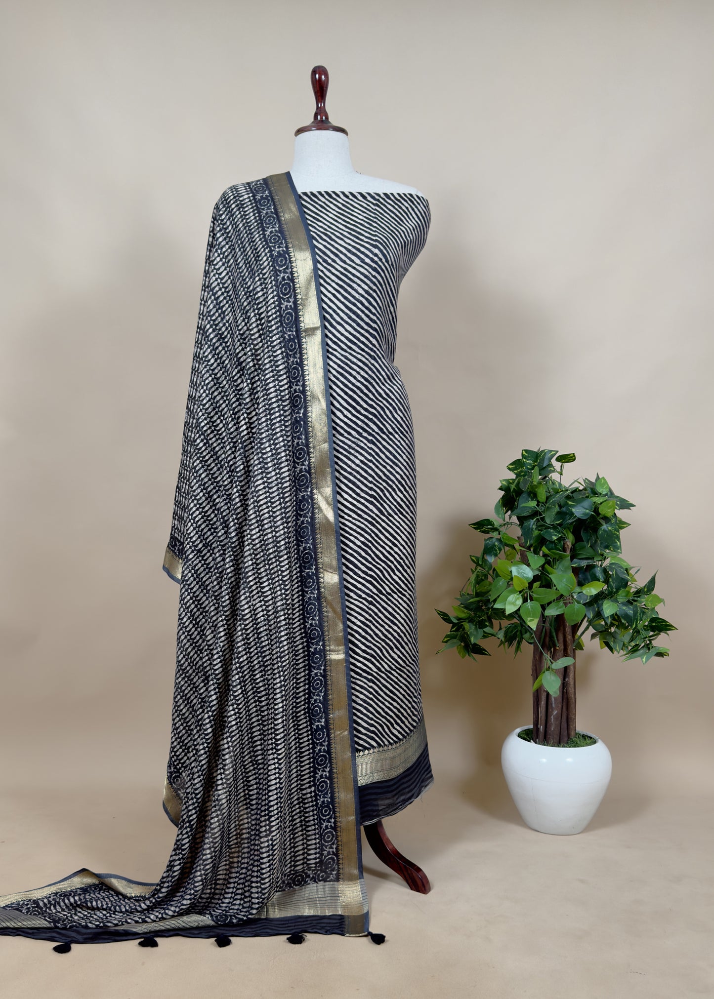 Brown Lehariya Pure Modal Suit Fabric with Maheshwari Border