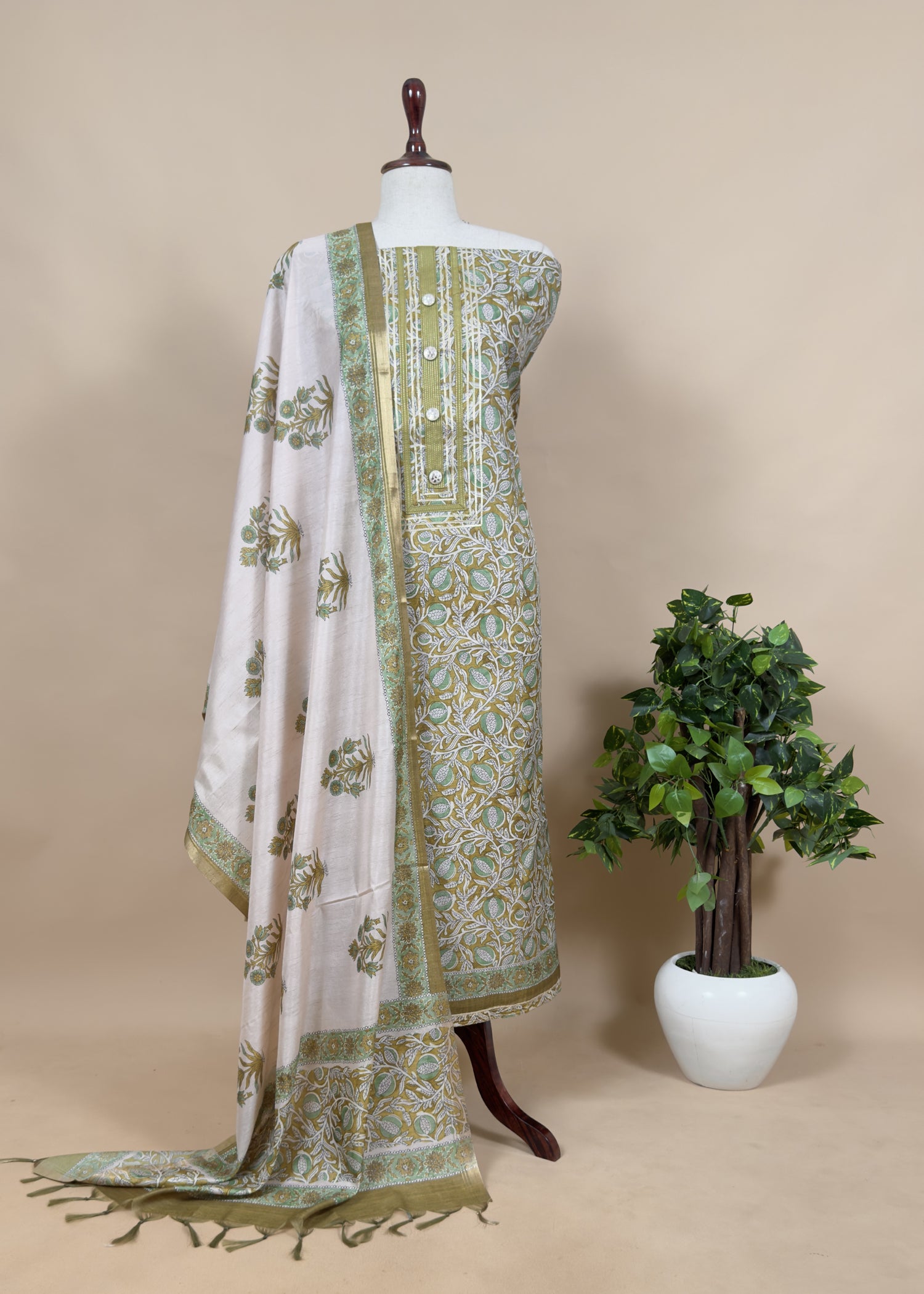 Summer wear chanderi suit for your formal wear

