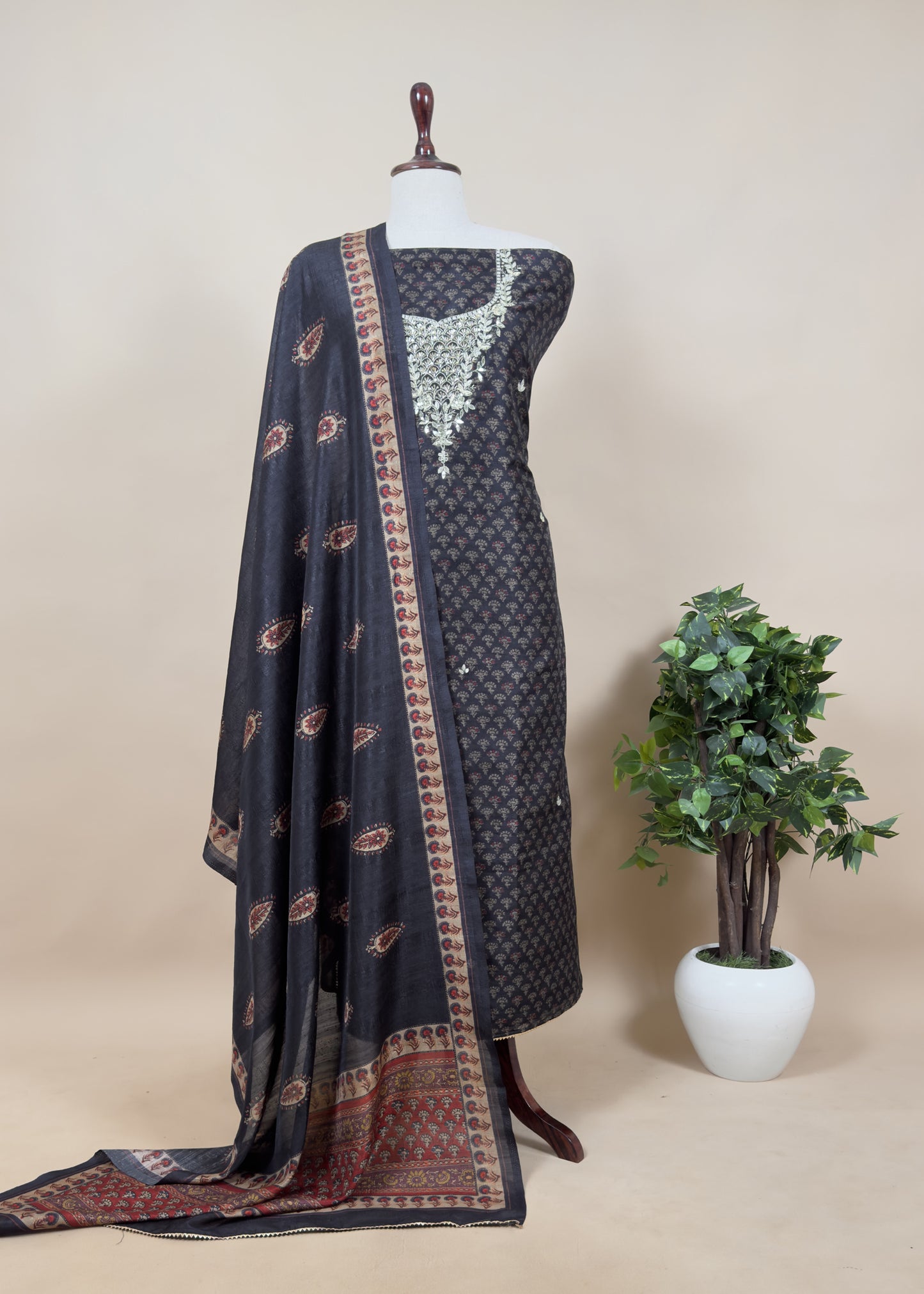 unstitched tussar suit with dupatta

