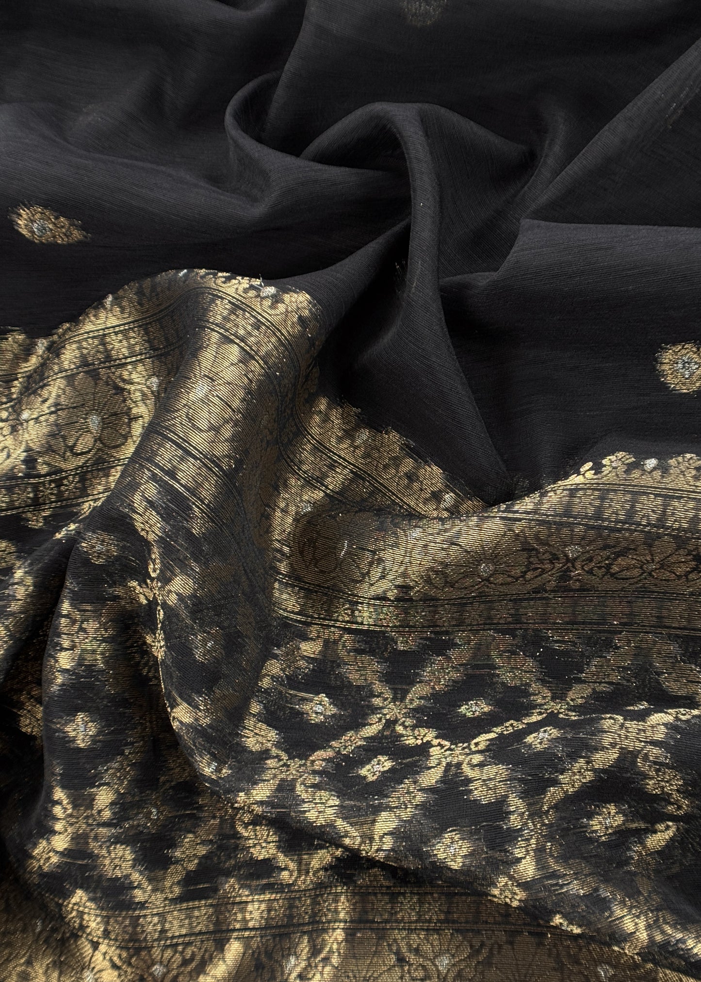 jamdani weaved suit for gifting mom

