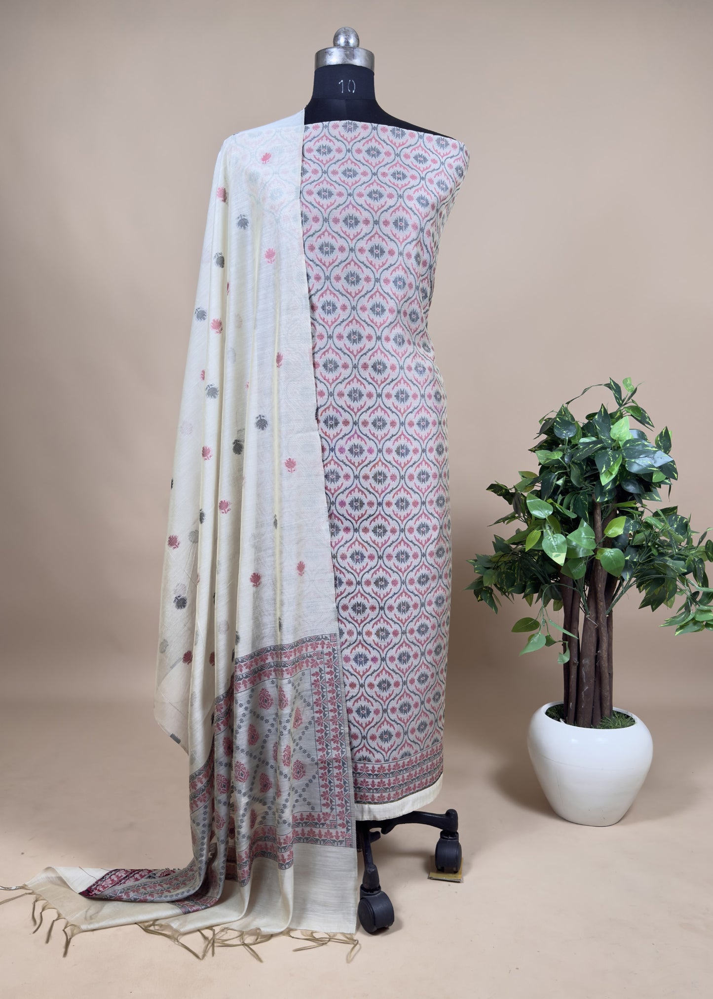 Maroon Jamdani Suit In Maheshwari With Contrast Dupatta