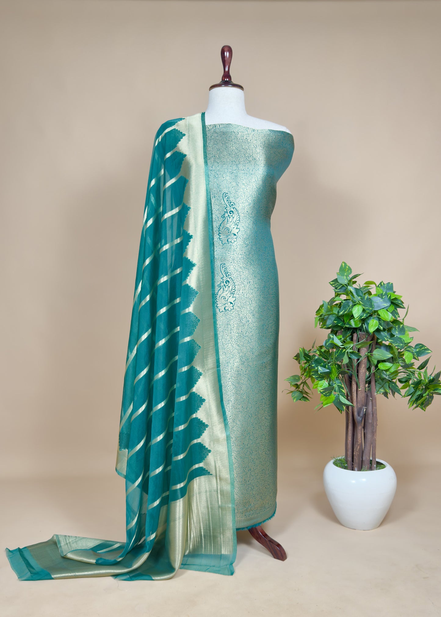 Green Brocade Kurta With Organza Dupatta