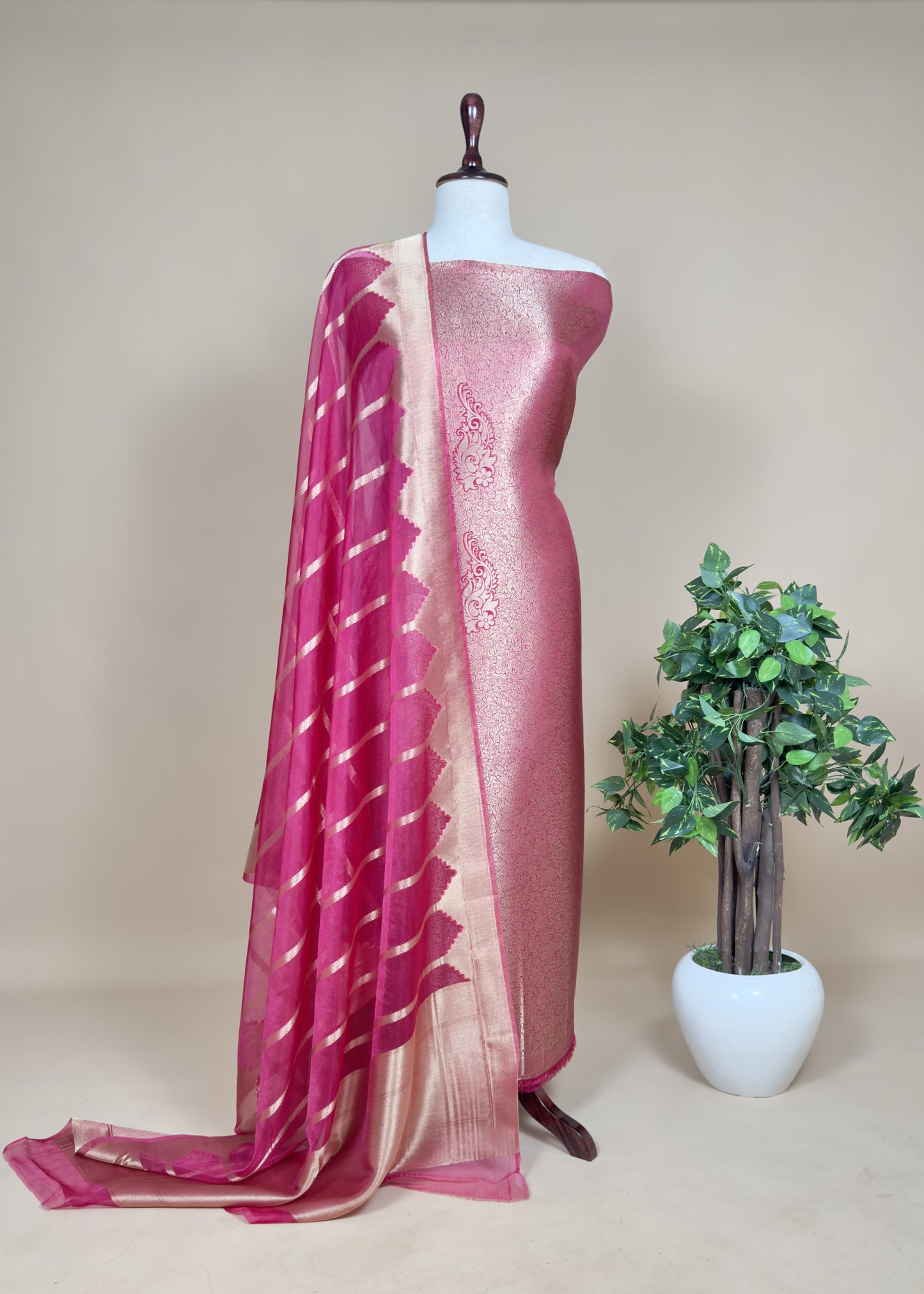 Radish Pink Brocade Kurta With Organza Dupatta