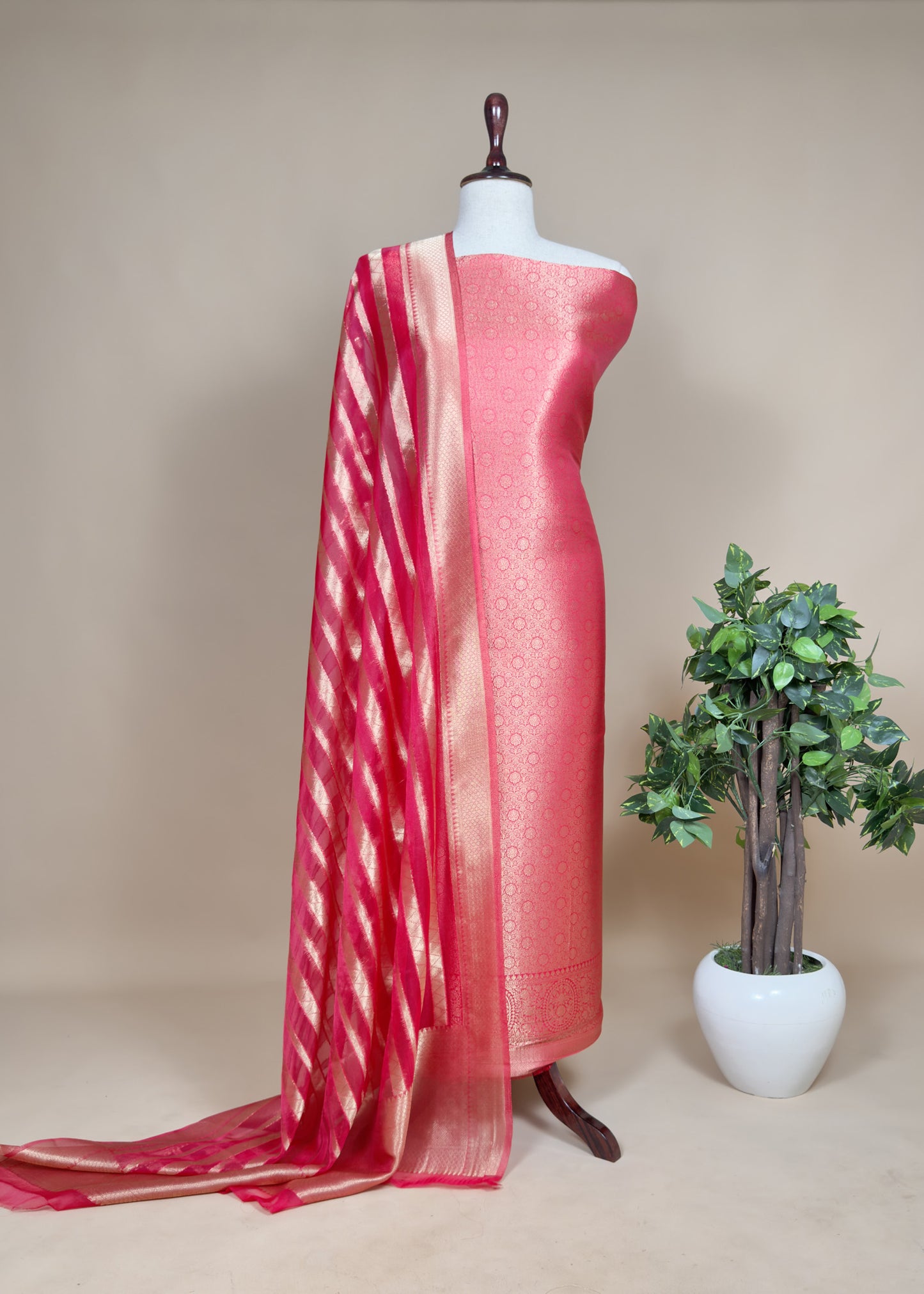 Radish Pink Brocade Kurta With Organza Dupatta