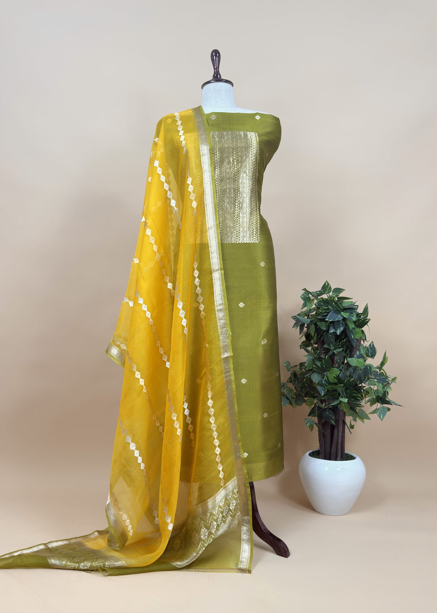 Green Handloom Banarasi Silk Kurta and Kora silk dupatta with Kadwa weaving