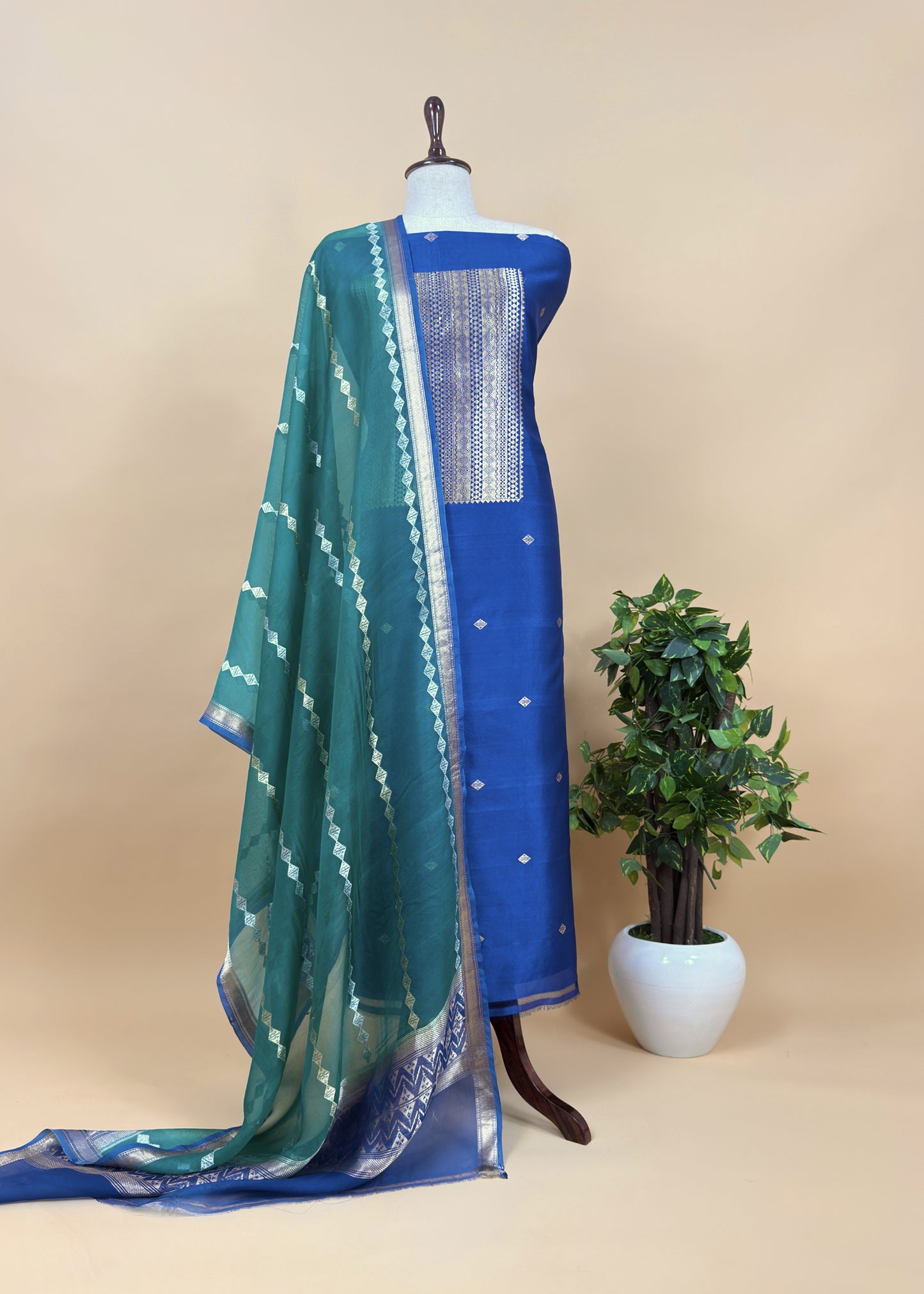 Green Handloom Banarasi Silk Kurta and Kora silk dupatta with Kadwa weaving