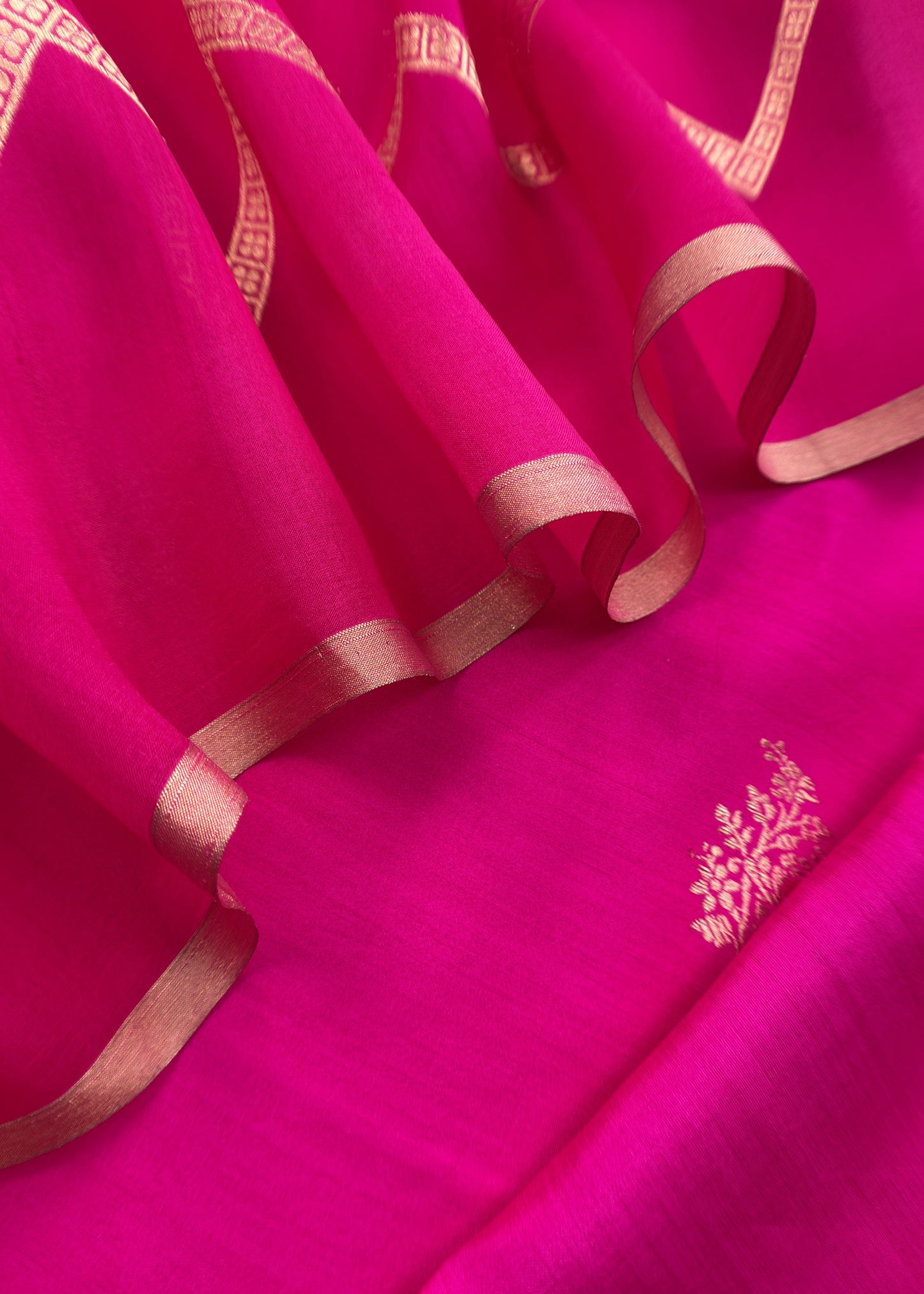 Pink Handloom Silk Kurta and Ombré Kora Silk Dupatta with Meenakari Weaving