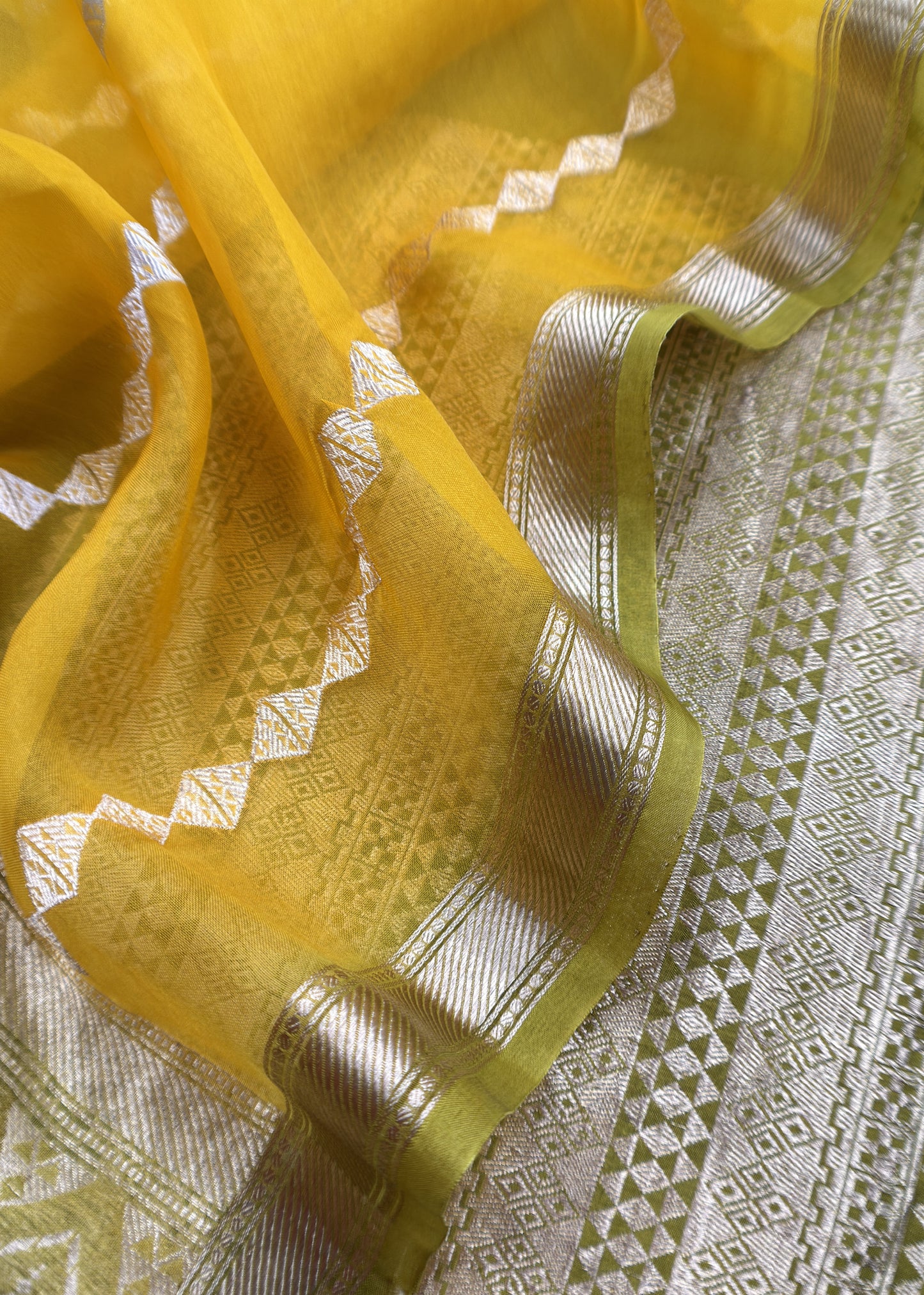 Green Handloom Banarasi Silk Kurta and Kora silk dupatta with Kadwa weaving