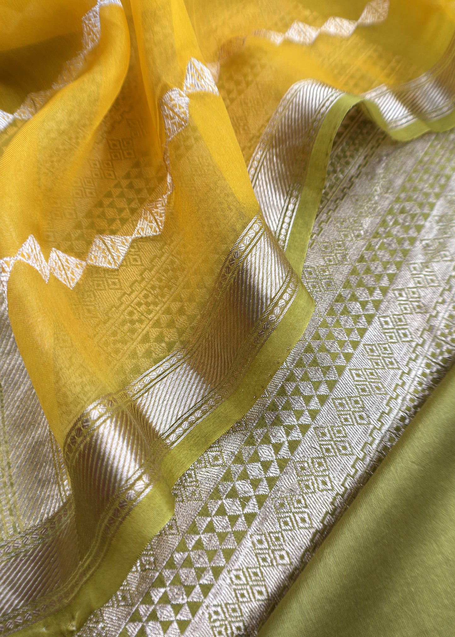 Green Handloom Banarasi Silk Kurta and Kora silk dupatta with Kadwa weaving