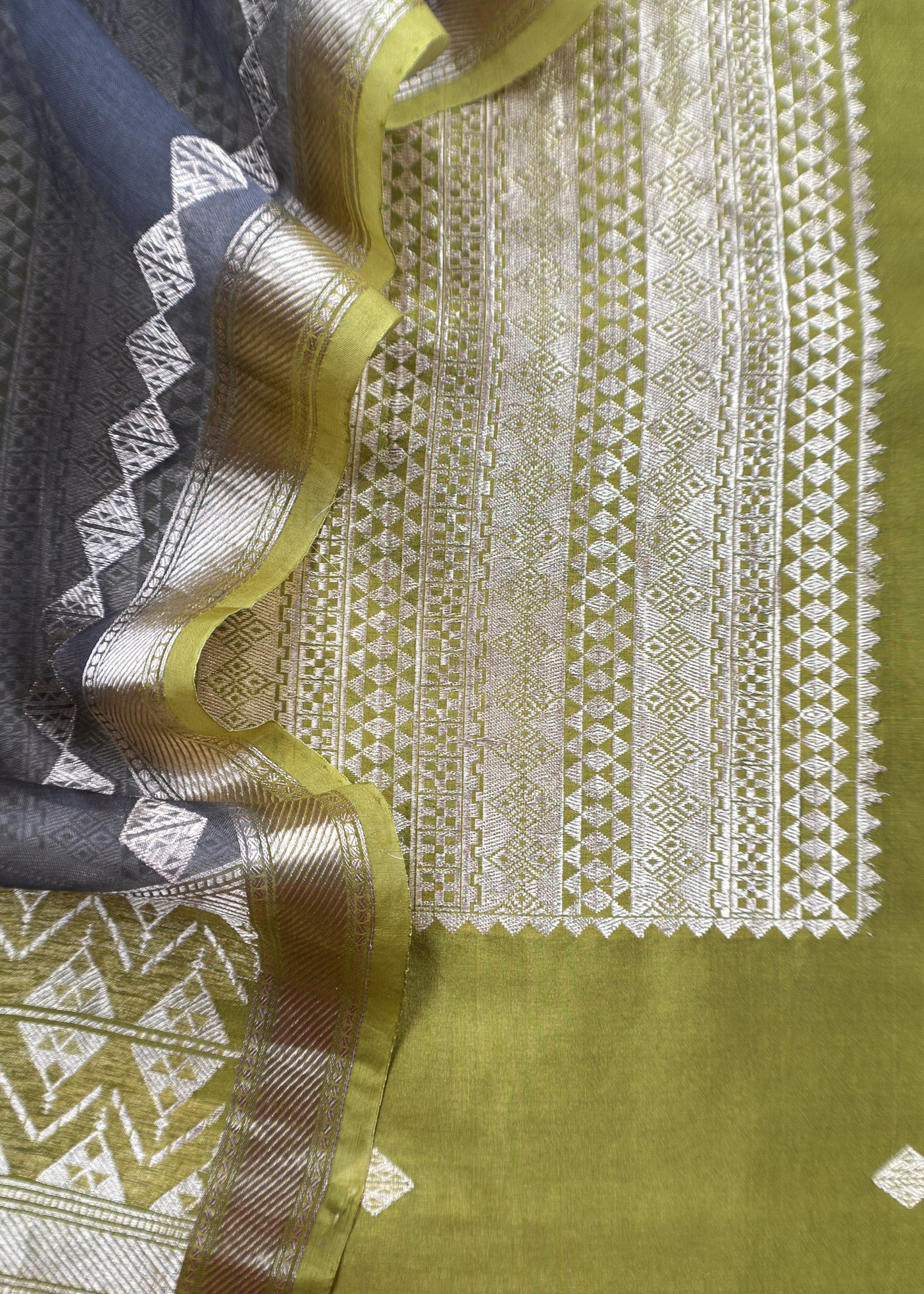 Green Handloom Banarasi Silk Kurta and Kora silk dupatta with Kadwa weaving