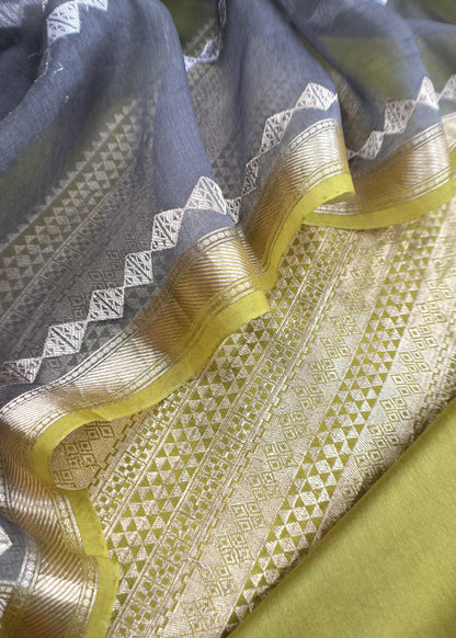 Green Handloom Banarasi Silk Kurta and Kora silk dupatta with Kadwa weaving