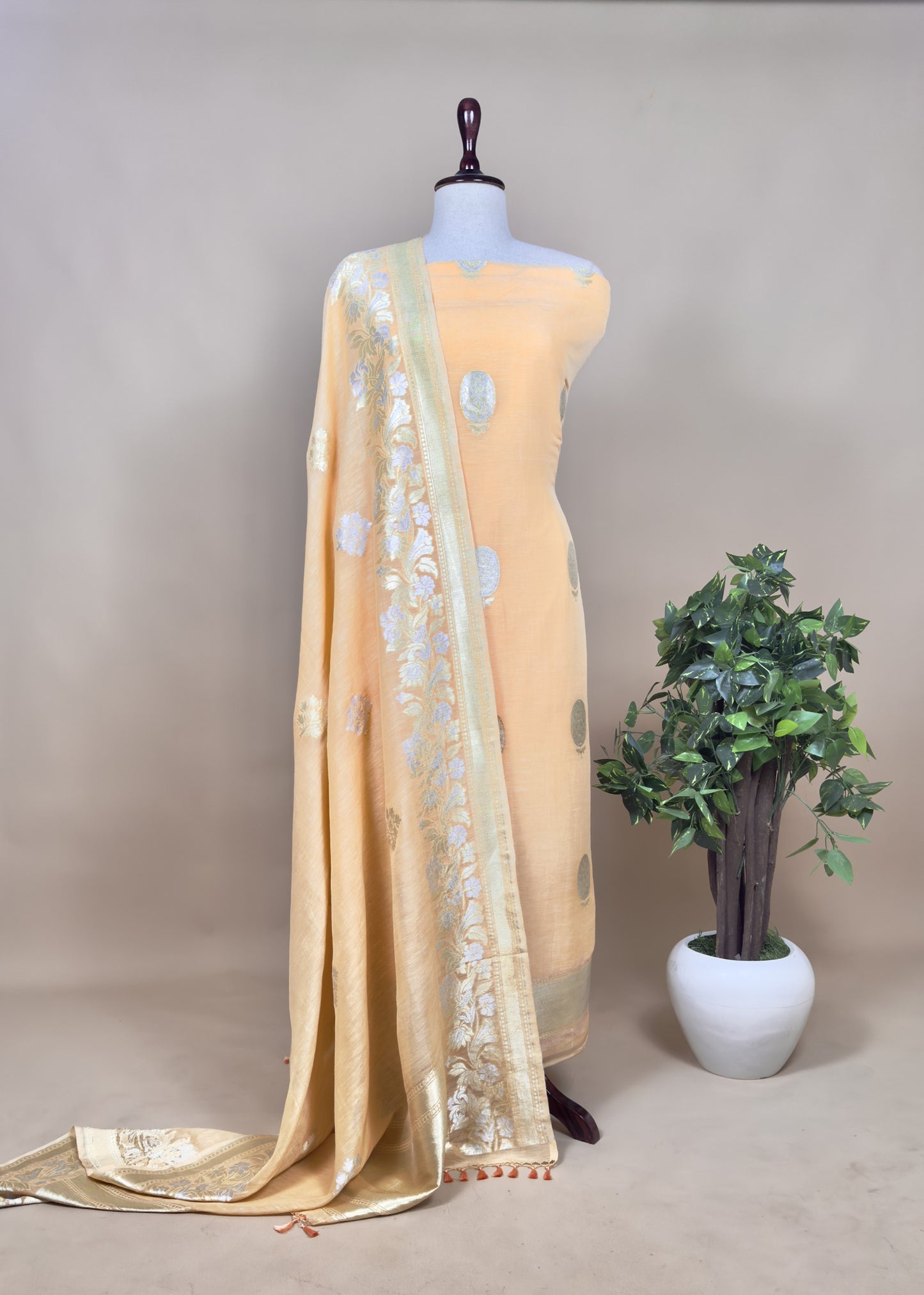 Handloom Linen Silk With Kadwa Weaves