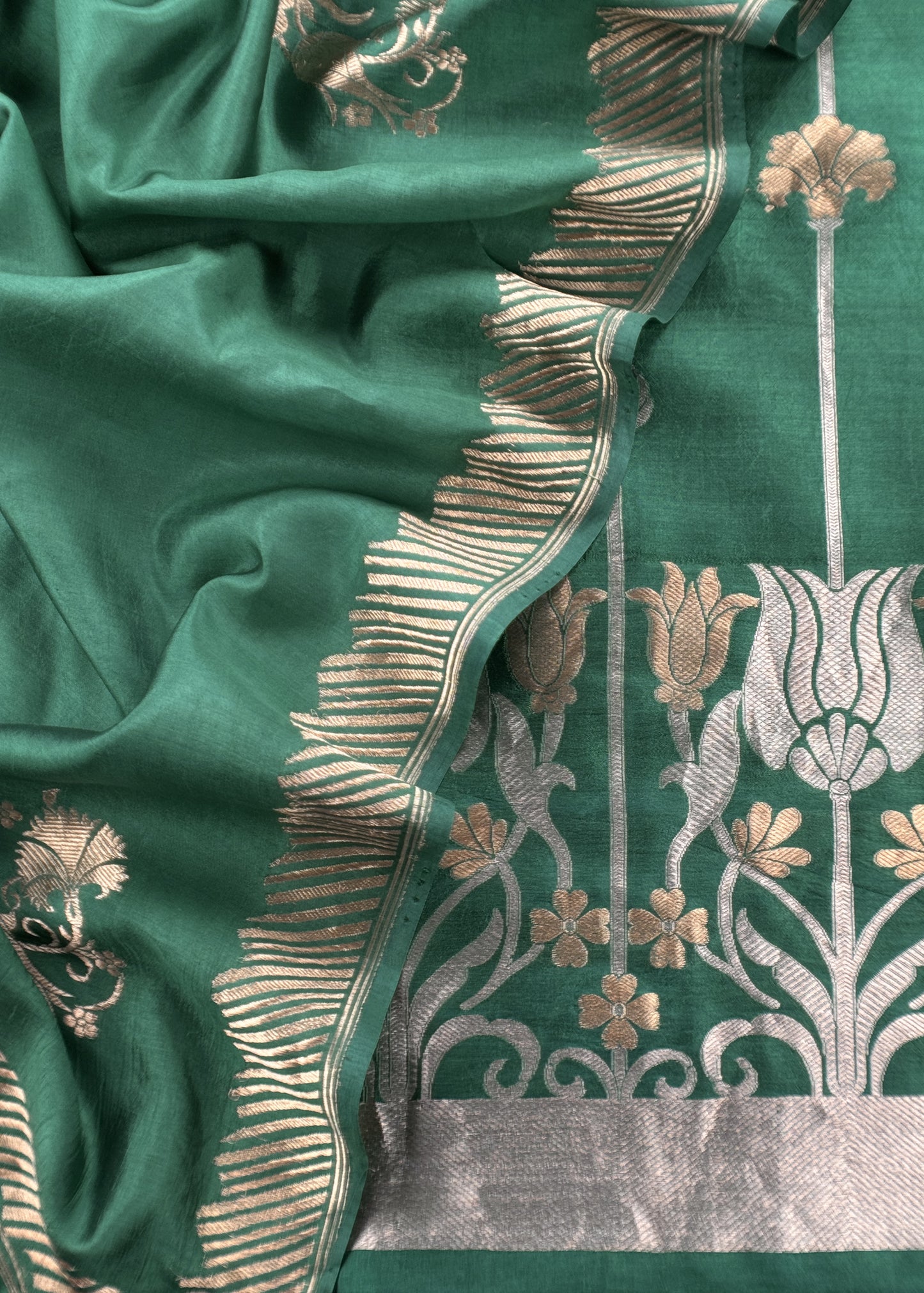 Emerald Green Handloom Silk Suit Fabric With Sonarupa Kadwa Weaving