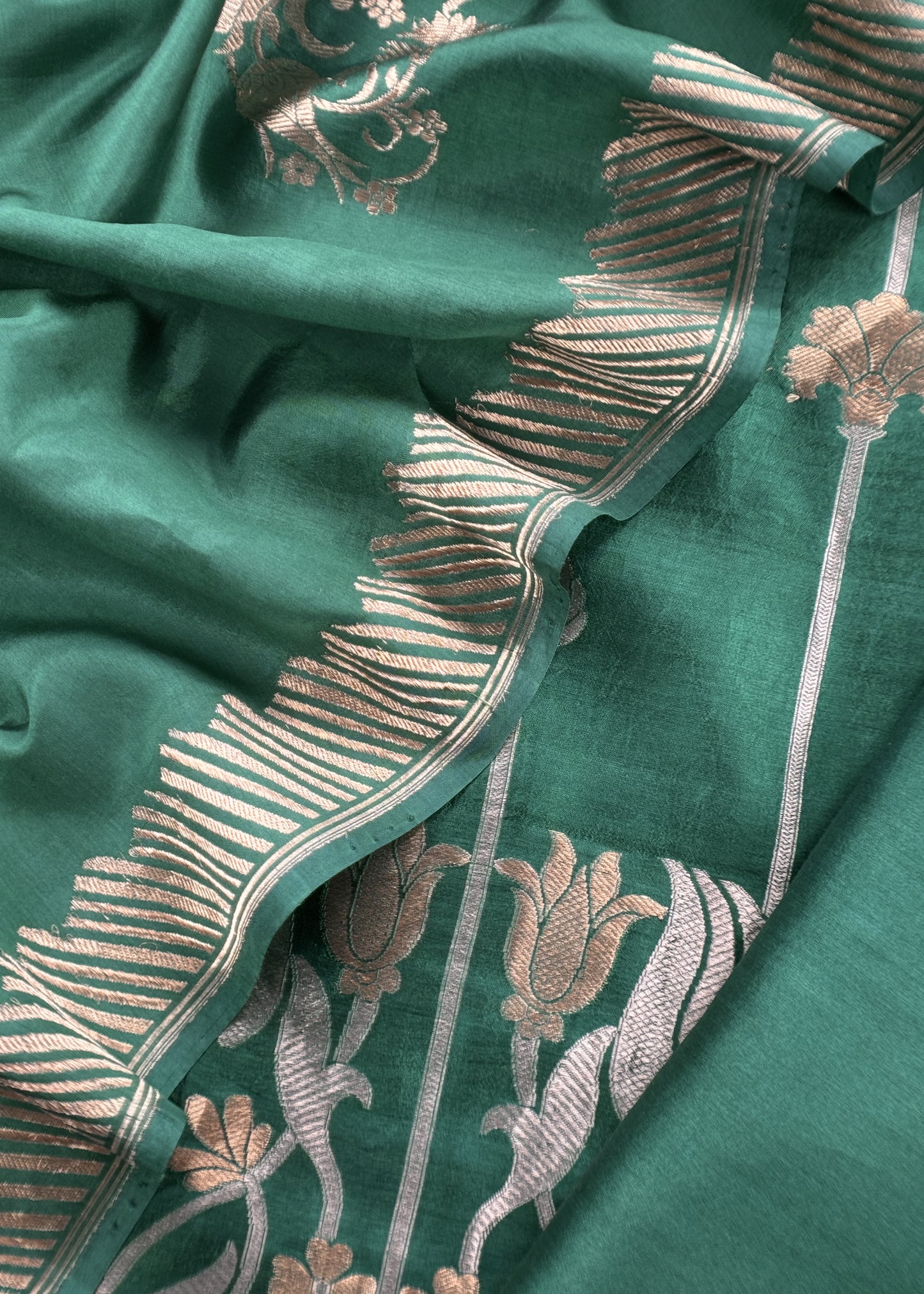 Emerald Green Handloom Silk Suit Fabric With Sonarupa Kadwa Weaving