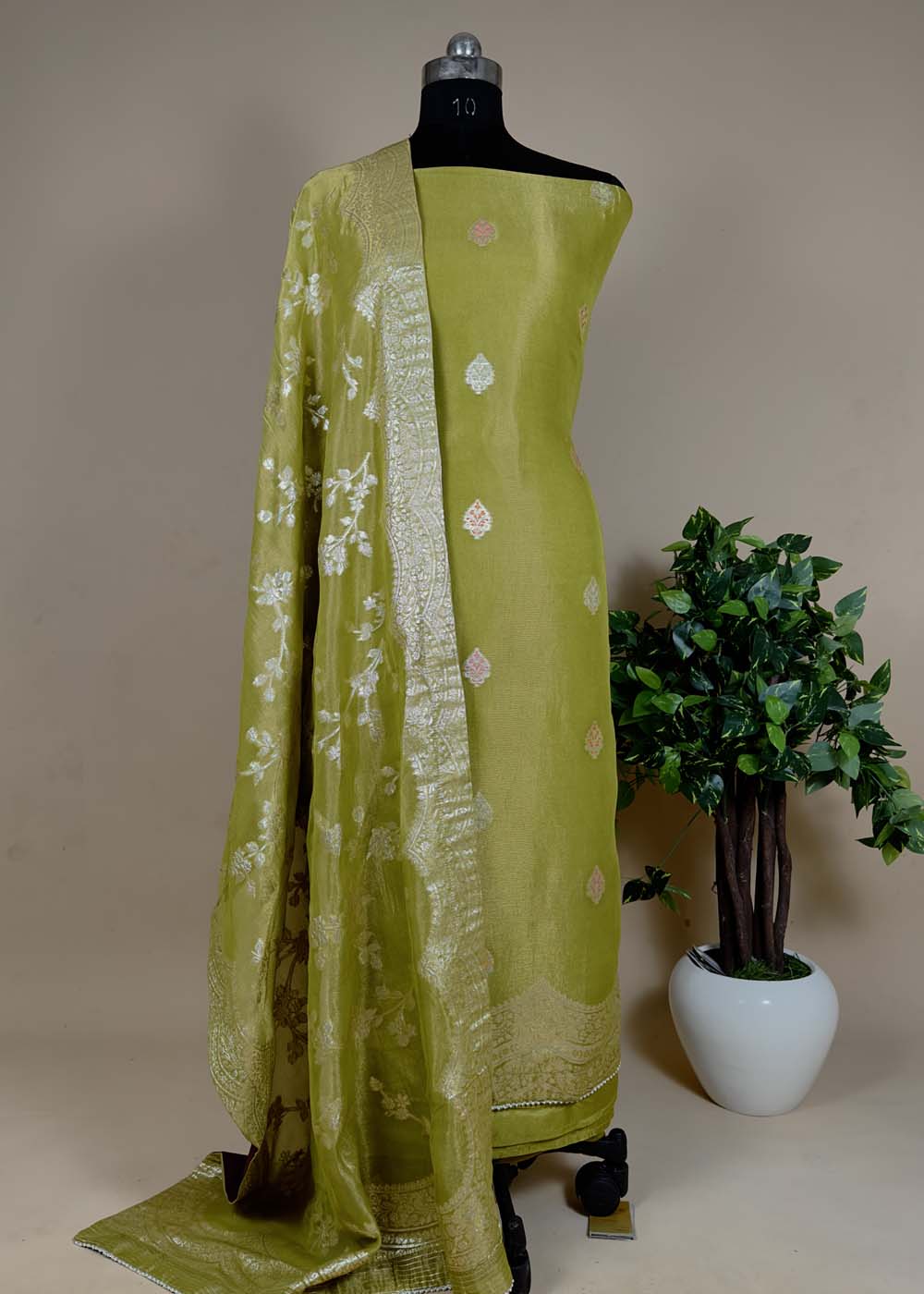 Handwoven Magenta Katan Silk Suit – Arassa Weaves