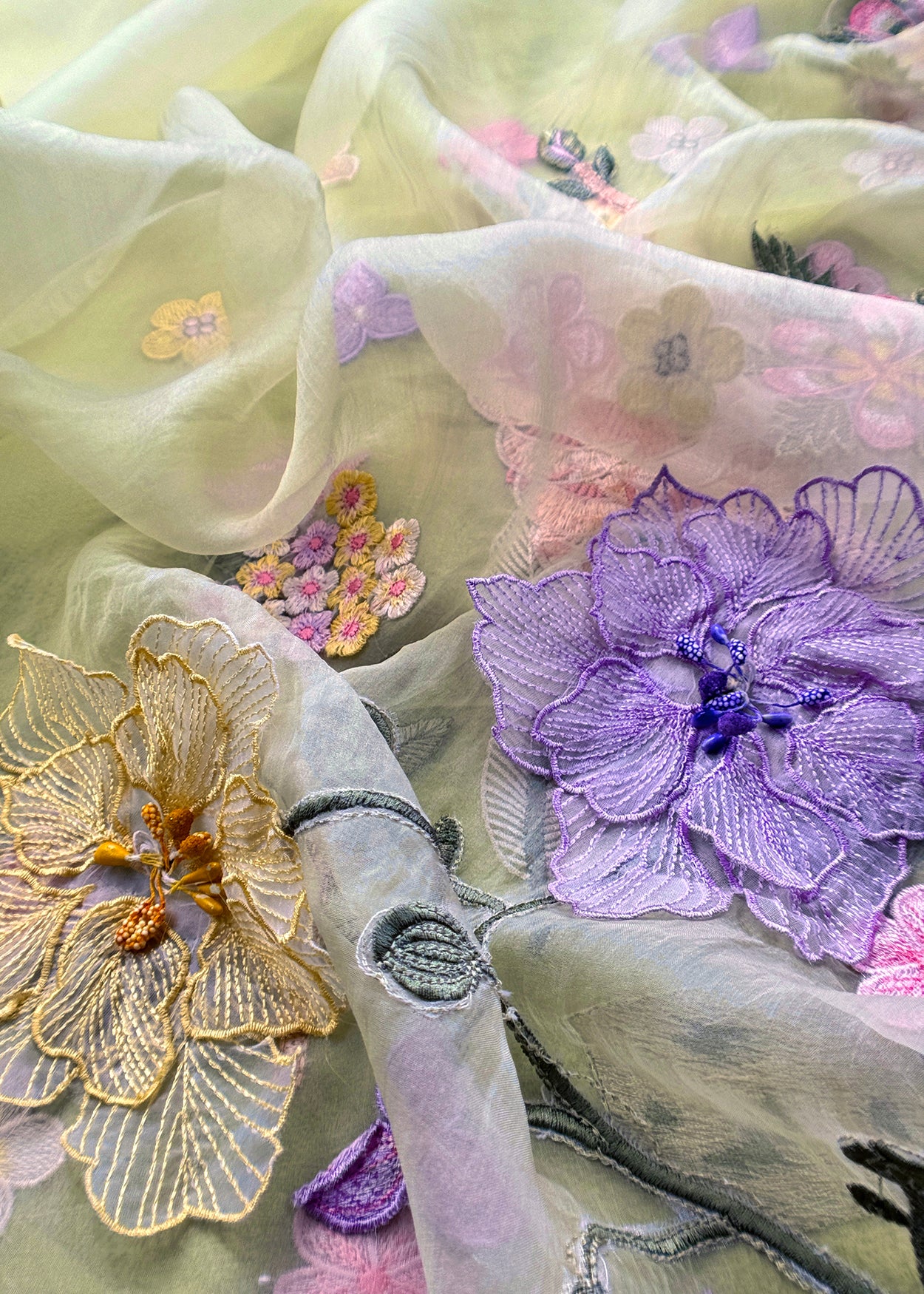 Pure organza suit set with 3d applique work

