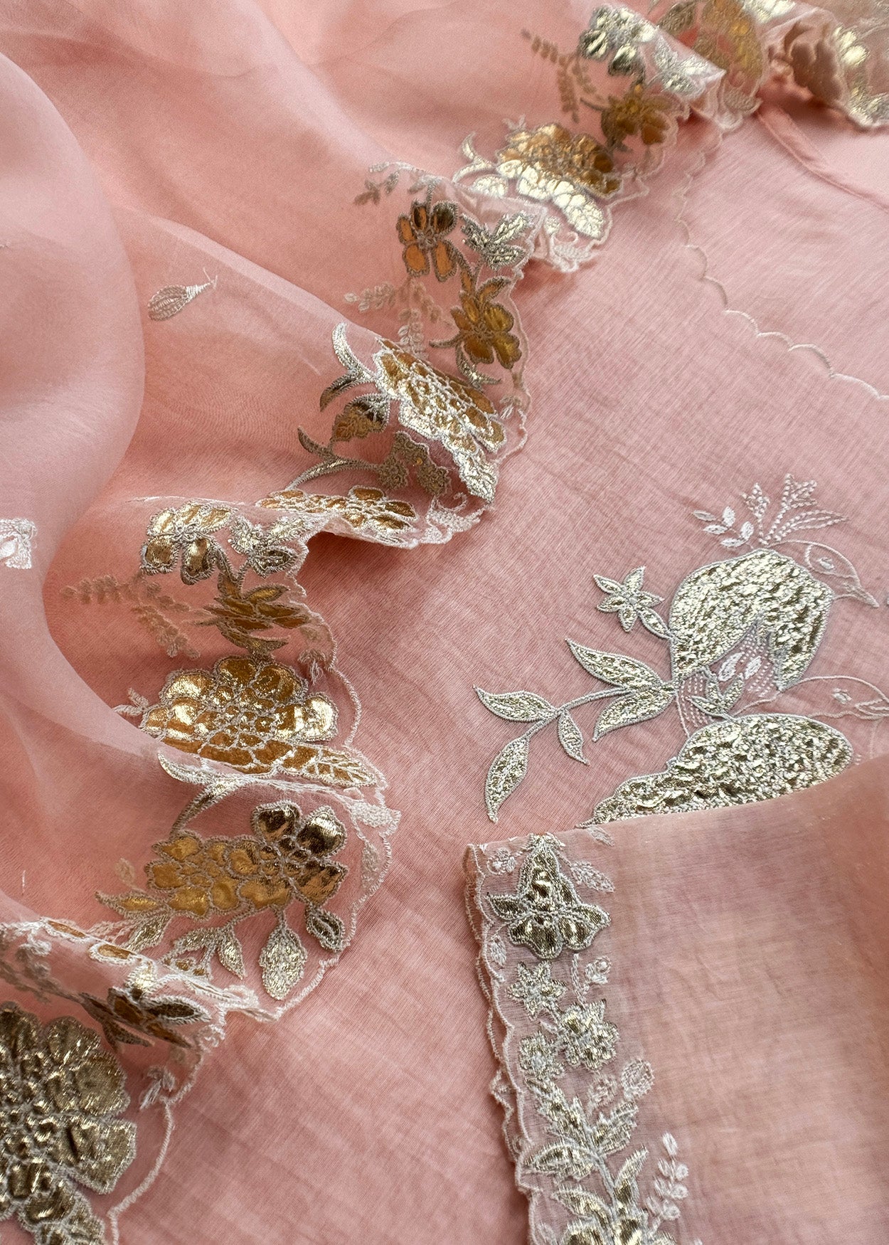Mulmul suit set with appliqué work

