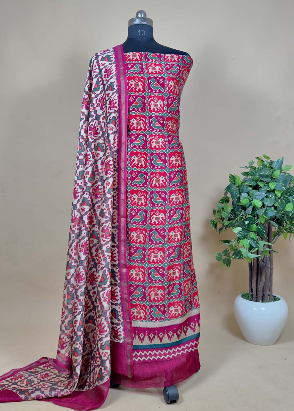 Maheshwari Silk zari border Suits Pieces.